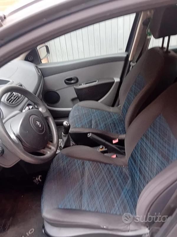 Usata Renault Clio II 65 CV (47 kW) 2007 Berlina
