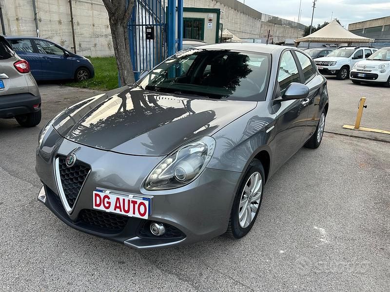 Usata Alfa Romeo Giulietta 120 CV (88 kW) 2017 Grigio Utilitaria