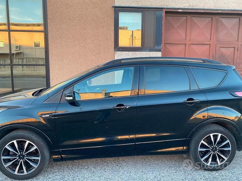 Usata Ford Kuga 163 CV (119 kW) 2018 Blu SUV