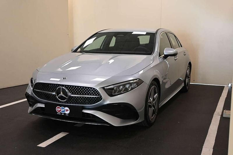 Usata Mercedes A180 AMG Line Premium 136 CV (100 kW) 2024 Grigio