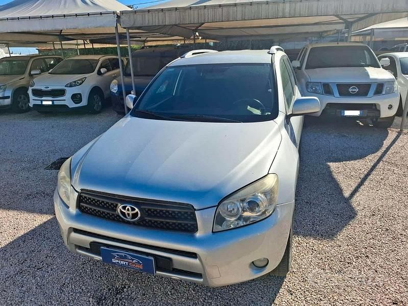 Usata Toyota RAV4 Sol 136 CV (100 kW) 2006 Grigio SUV