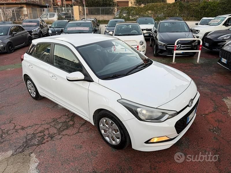 Usata Hyundai i20 75 CV (55 kW) 2017 Bianco Berlina