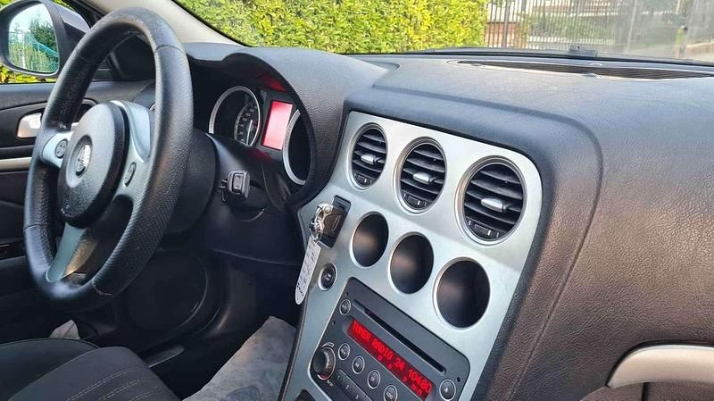 Second-hand Alfa Romeo 159 Distinctive 170 CP (125 kW) 2010 Negru Break