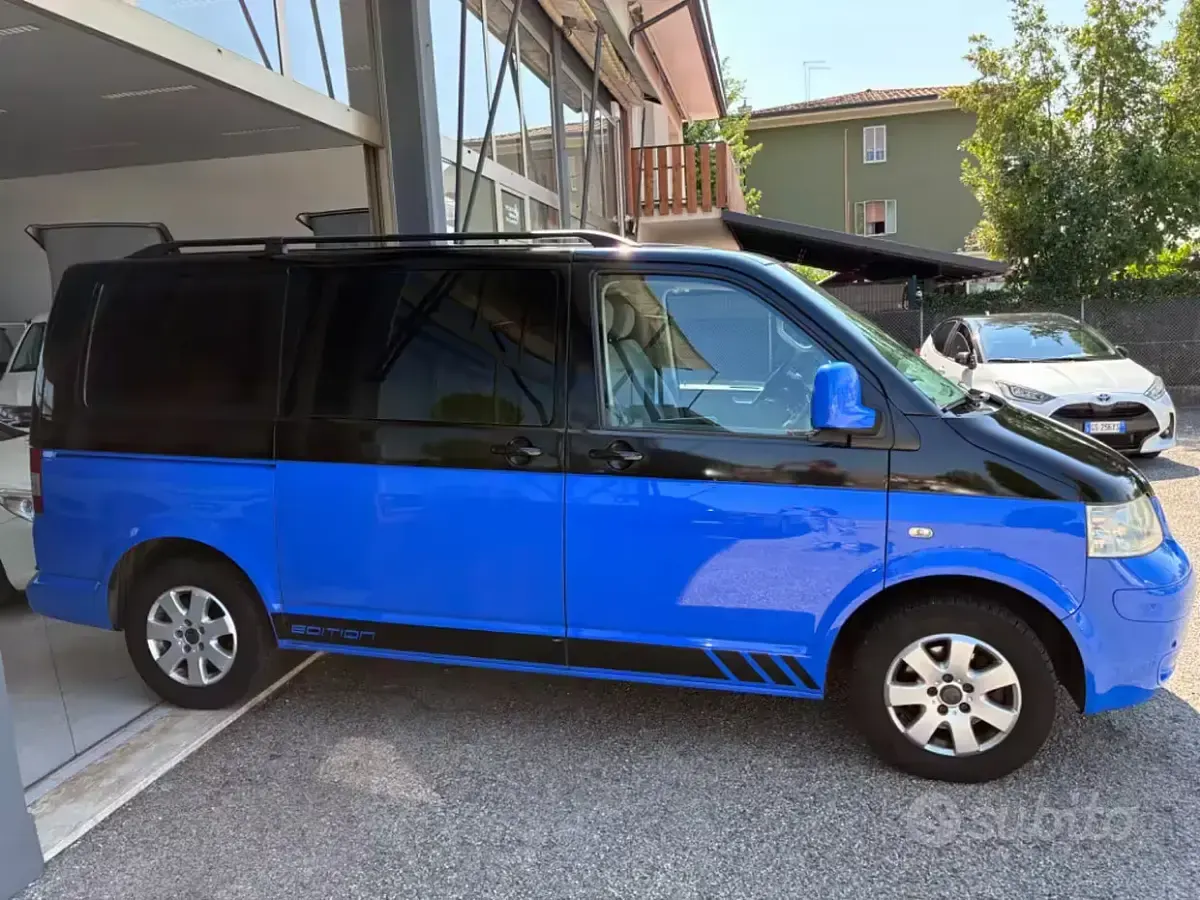 Usata VW Multivan Comfortline 131 CV (96 kW) 2004 Blu/azzurro Monovolume