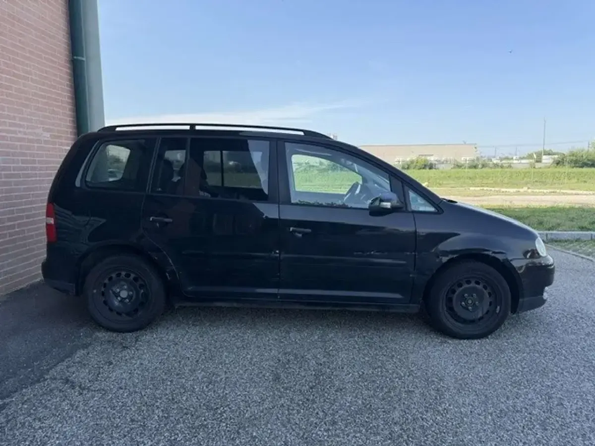 Usata VW Touran Trendline 105 CV (77 kW) 2006 Nero Monovolume