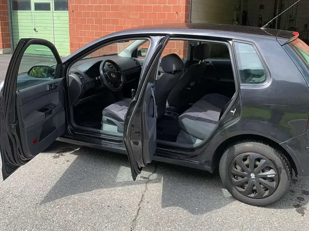 Usata VW Polo Trendline 64 CV (47 kW) 2006 Nero Utilitaria