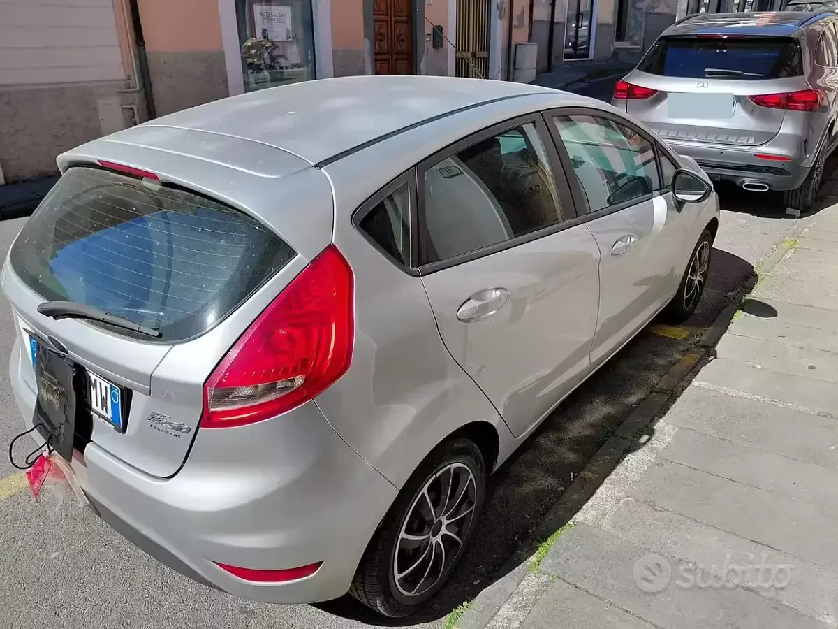Usata Ford Fiesta 82 CV (60 kW) 2009 Grigio Berlina