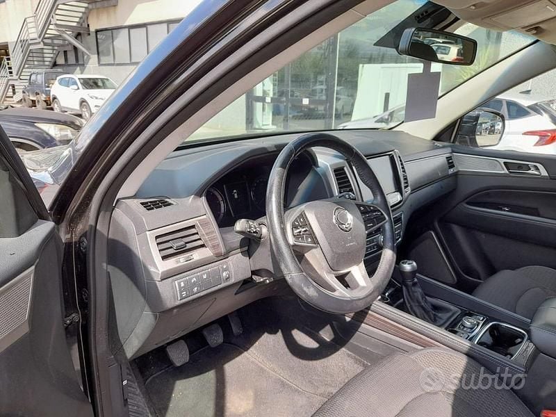 Usata SsangYong Rexton 181 CV (133 kW) 2018 Nero SUV