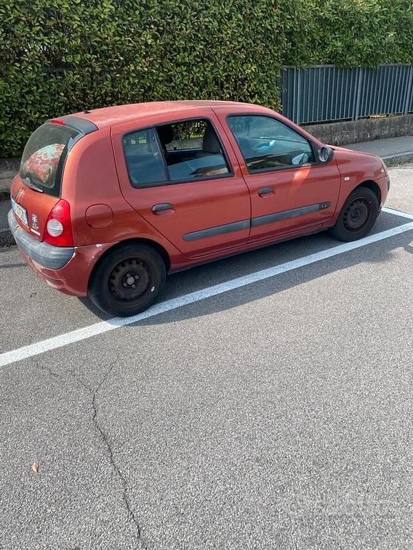 Usata 2005 Renault Clio II Due volumi | 1000 € (Super prezzo) - Immagine 1/4