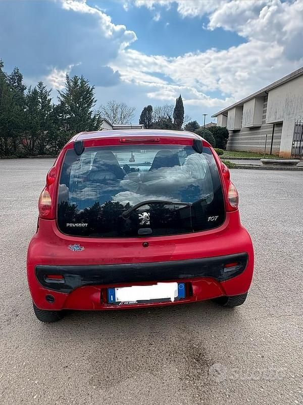 Usata Peugeot 107 68 CV (50 kW) 2009 Rosso Utilitaria