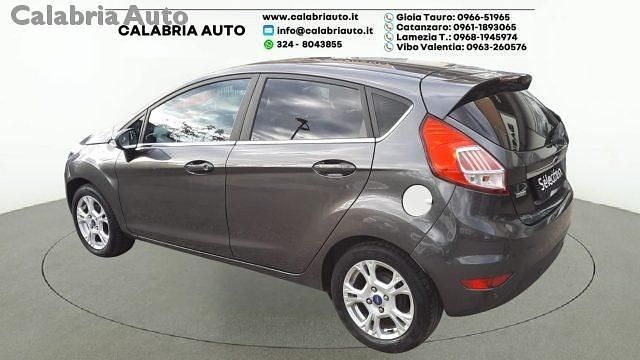 Usata Ford Fiesta Titanium 100 CV (73 kW) 2017 Grigio scuro