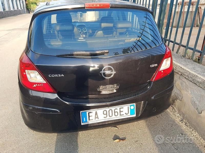 Usado Opel Corsa 82 HP (60 kW) 2010 Preto Citadino