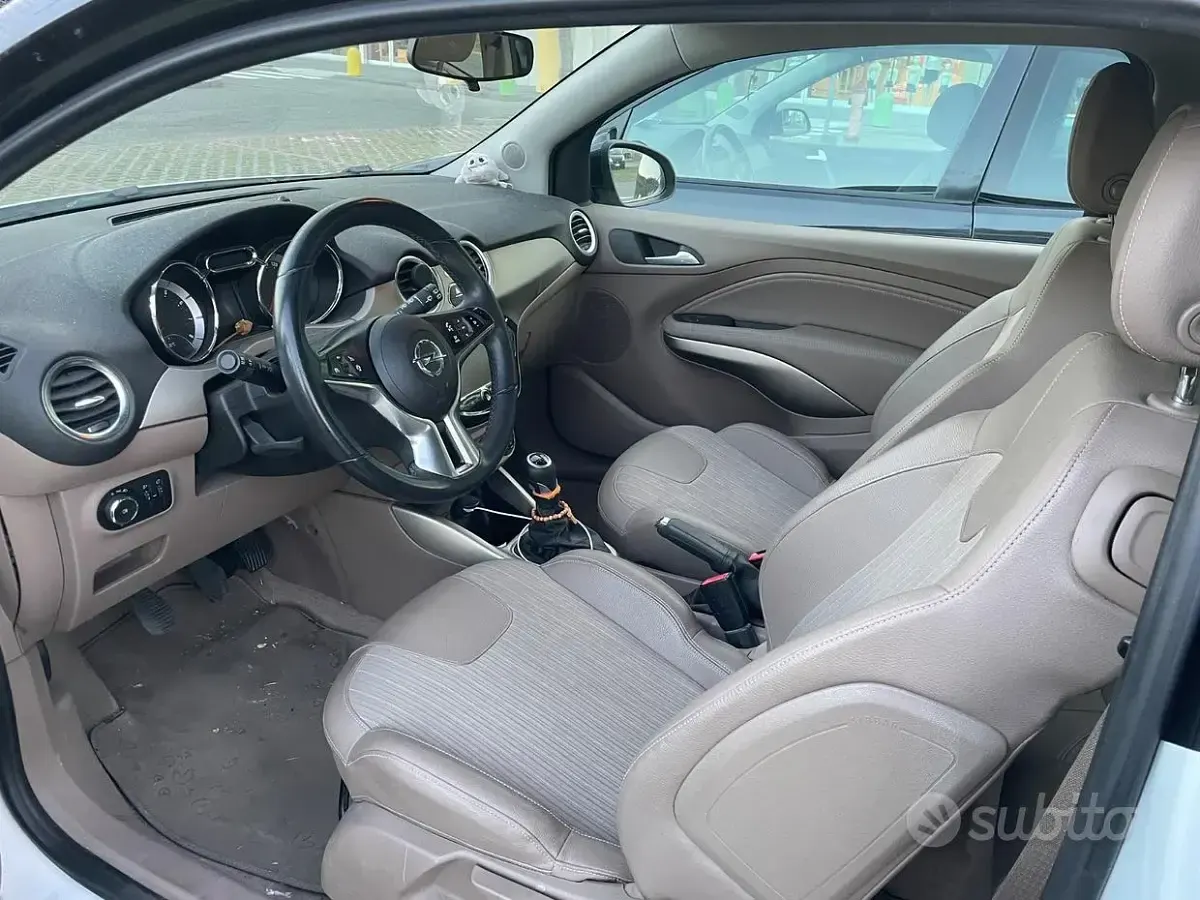 Usata Opel Adam Edition 101 CV (74 kW) 2014 Bianco Utilitaria