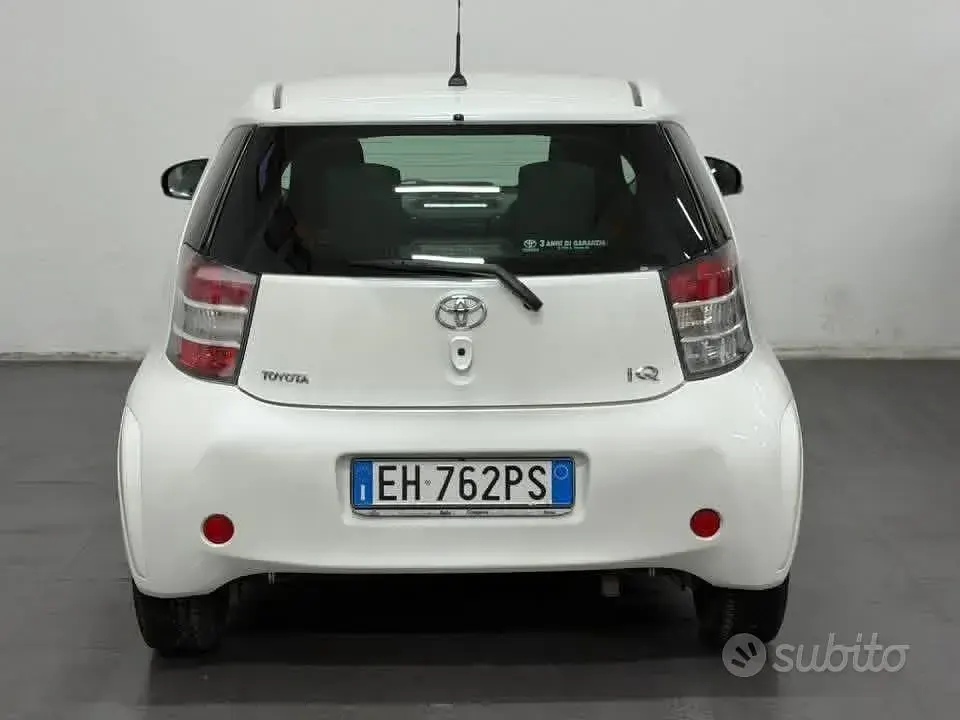 Usata Toyota iQ 68 CV (50 kW) 2011 Bianco Utilitaria