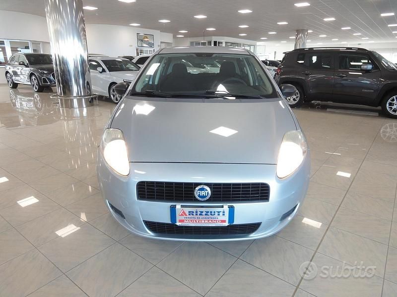Usata Fiat Grande Punto 65 CV (47 kW) 2006 Argento Utilitaria