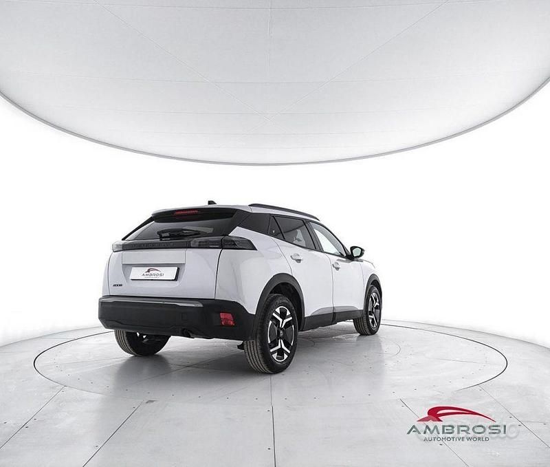 Usata Peugeot 2008 Allure 101 CV (74 kW) 2025 Bianco SUV