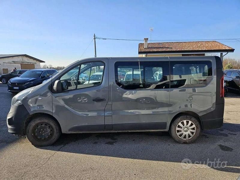 Usata Opel Vivaro 95 CV (69 kW) 2016 Grigio Monovolume