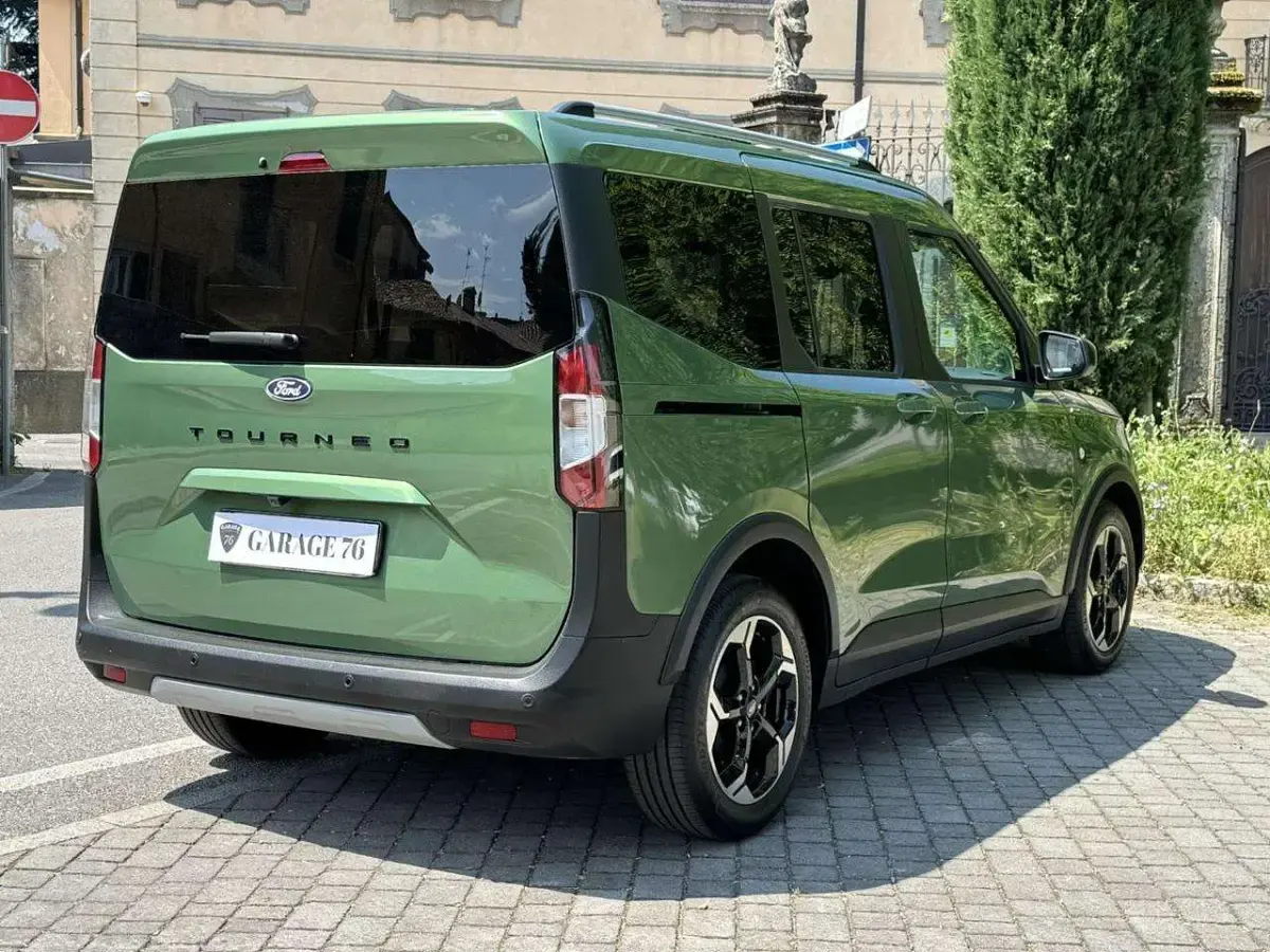 Usata Ford Tourneo Courier Active 125 CV (91 kW) 2024 Verde Monovolume