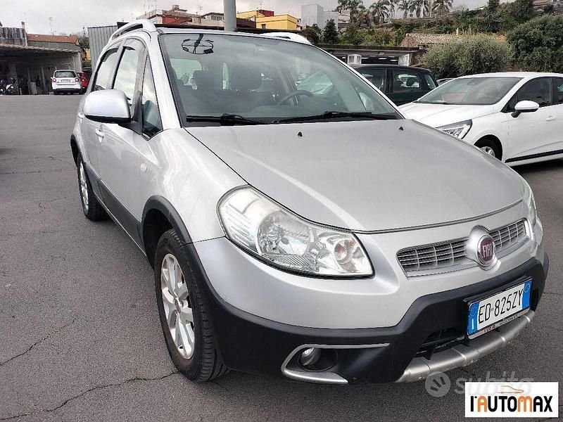 Usata Fiat Sedici Dynamic 120 CV (88 kW) 2011 Argento SUV