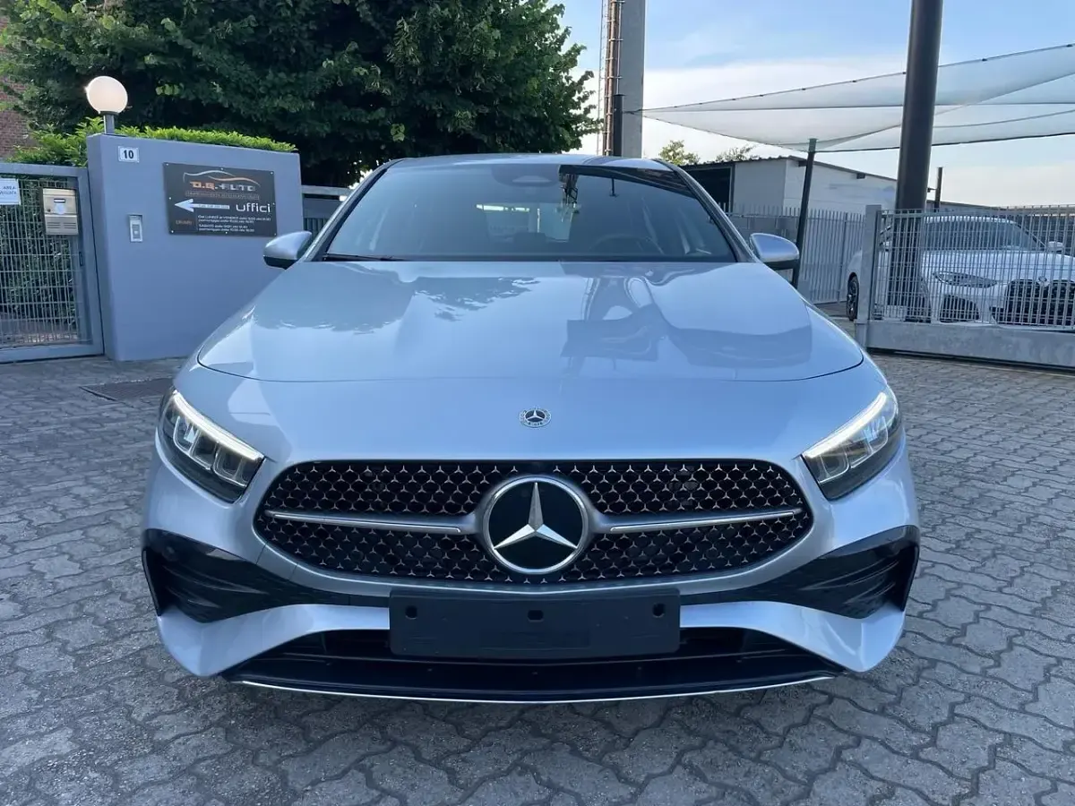Usata Mercedes A180 AMG Line Premium Plus 136 CV (100 kW) 2025 Argento Berlina