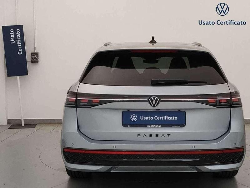 Usata VW Passat R-line 150 CV (110 kW) 2024 Argento Station wagon