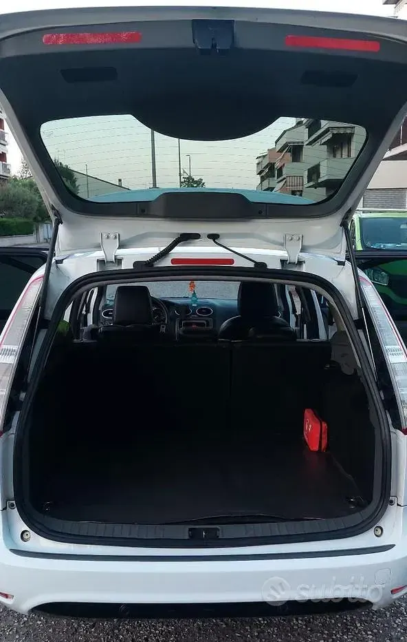 Usata Ford Focus Titanium 145 CV (106 kW) 2008 Bianco Station wagon