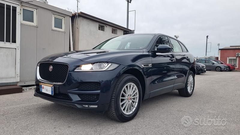Begagnad Jaguar F-Pace Portfolio 241 HK (177 kW) 2017 Blå SUV