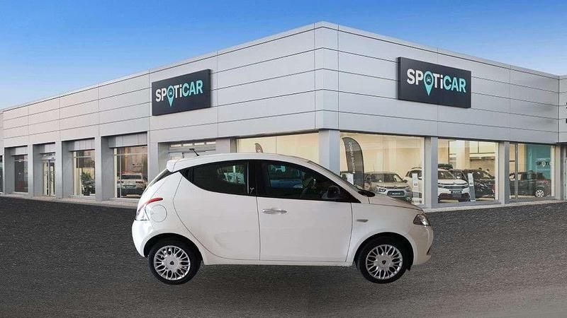 Usata Lancia Ypsilon Gold 77 CV (56 kW) 2017 Bianco Utilitaria