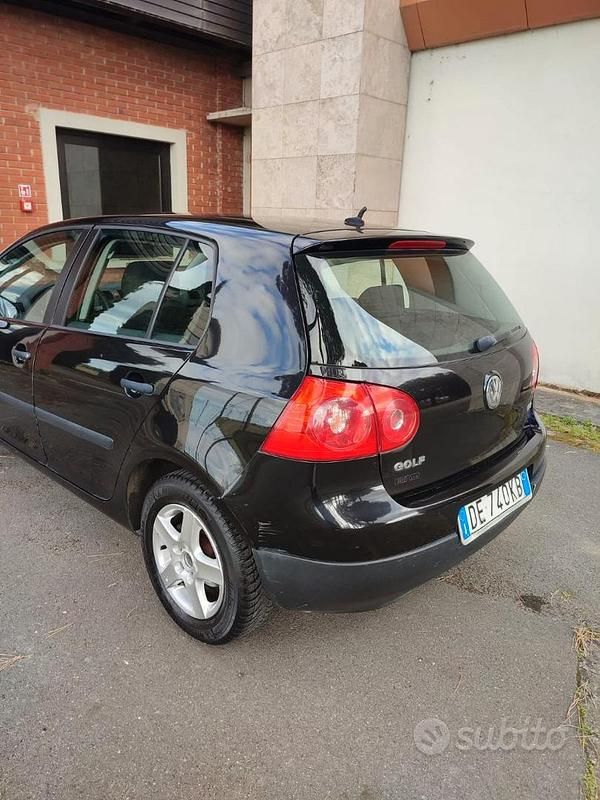 Usado VW Golf IV 105 CV (77 kW) 2006 Negro Berlina