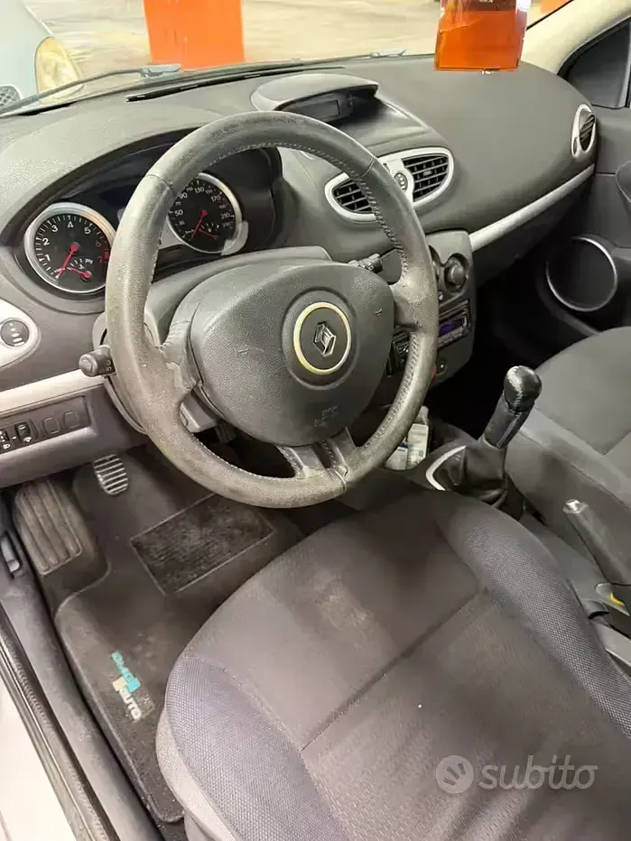 Usata Renault Clio II 75 CV (55 kW) 2009 Grigio Berlina