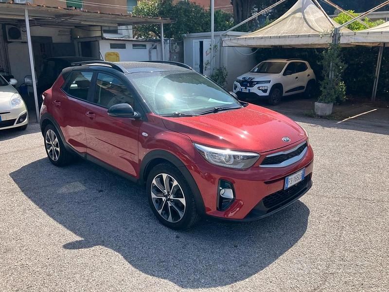 Usata Kia Stonic Style 101 CV (74 kW) 2018 Rosso SUV