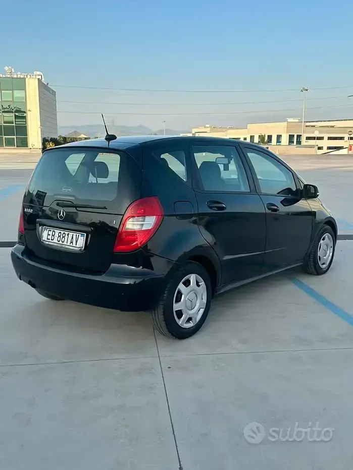 Usata Mercedes A180 109 CV (80 kW) 2010 Nero Berlina