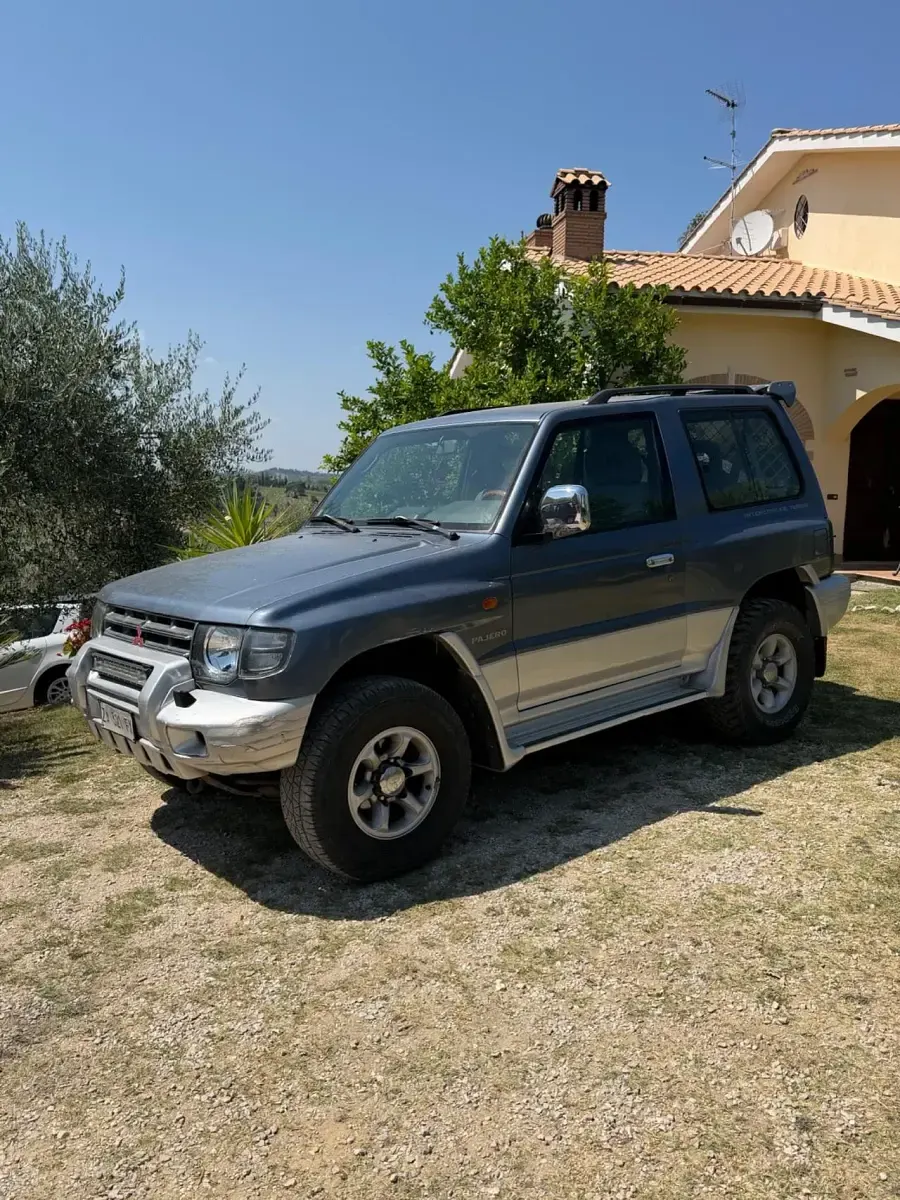 Usata Mitsubishi Pajero Top 99 CV (72 kW) 1998 Grigio SUV