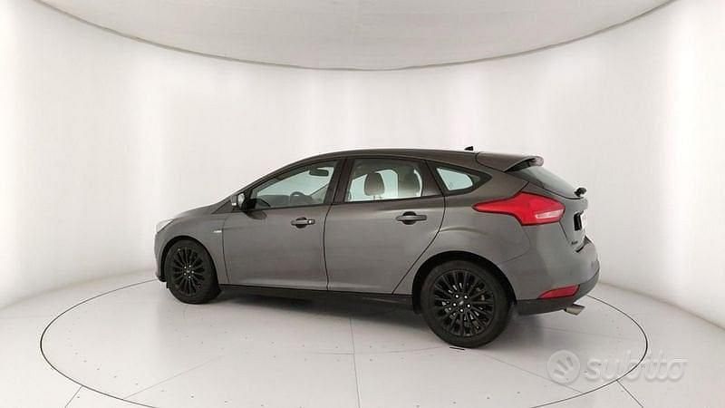 Usata Ford Focus Business Edition 120 CV (88 kW) 2017 Grigio Utilitaria