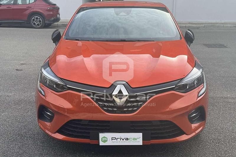 Usata Renault Clio V Techno 91 CV (66 kW) 2023 Arancione Utilitaria