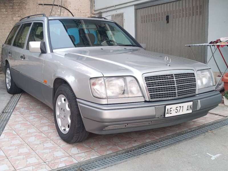 Usato 1995 Mercedes E200 2.0 Benzin 136 CV (12.500 €)