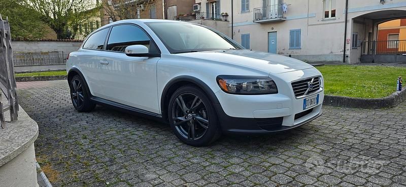 Usata Volvo C30 109 CV (80 kW) 2009 Bianco Utilitaria