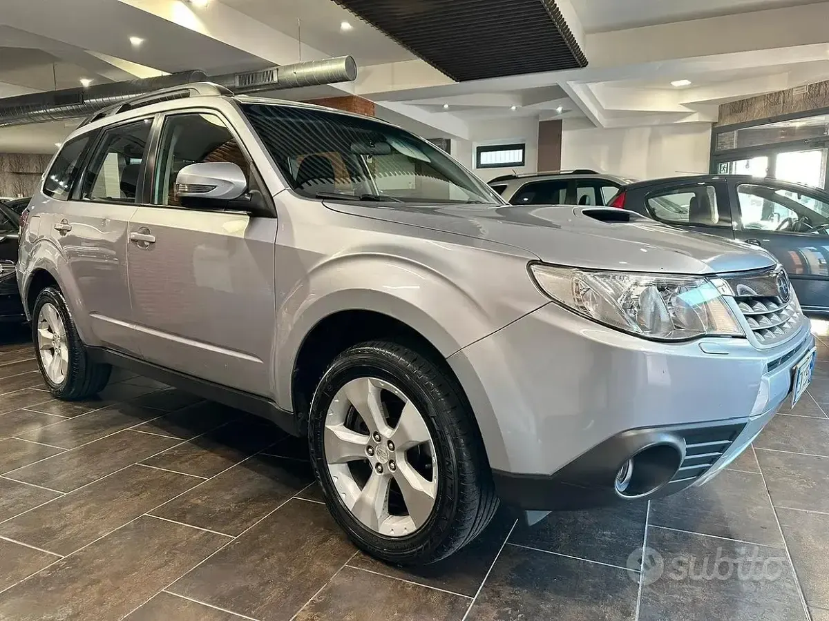 Usata Subaru Forester 147 CV (108 kW) 2012 Grigio SUV