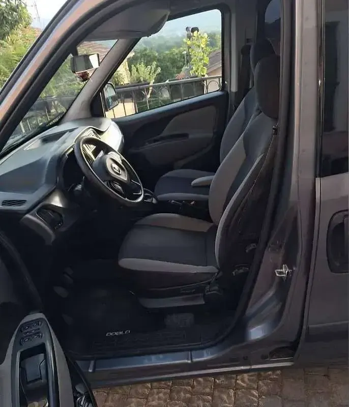 Usata Fiat Doblò Easy 105 CV (77 kW) 2015 Grigio Monovolume