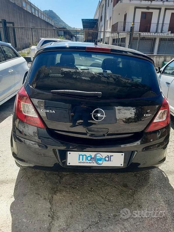 Usata Opel Corsa Cosmo 95 CV (69 kW) 2011 Nero Utilitaria