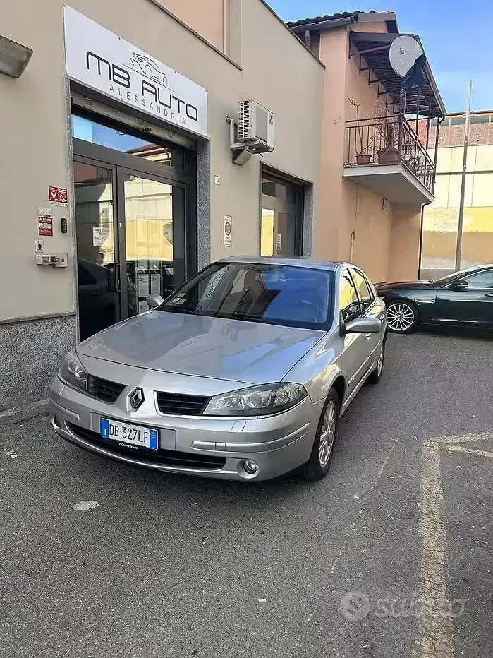 Usata Renault Laguna II Initiale 170 CV (125 kW) 2006 Grigio Berlina