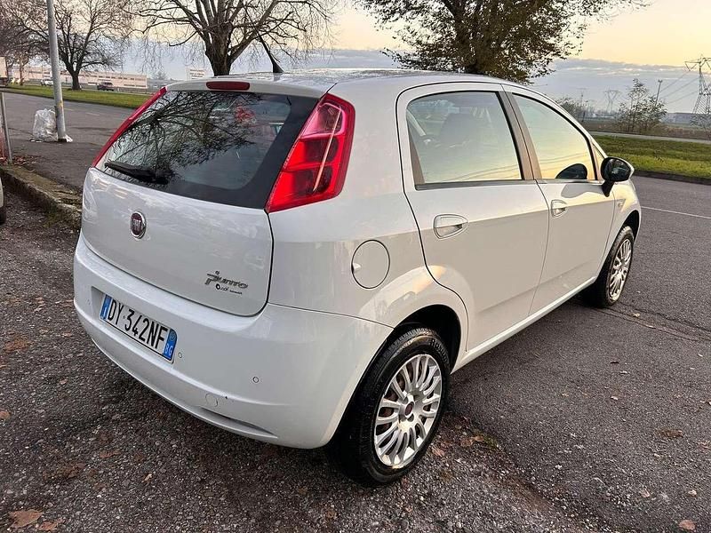 Usata Fiat Grande Punto Dynamic 77 CV (56 kW) 2009 Bianco Utilitaria