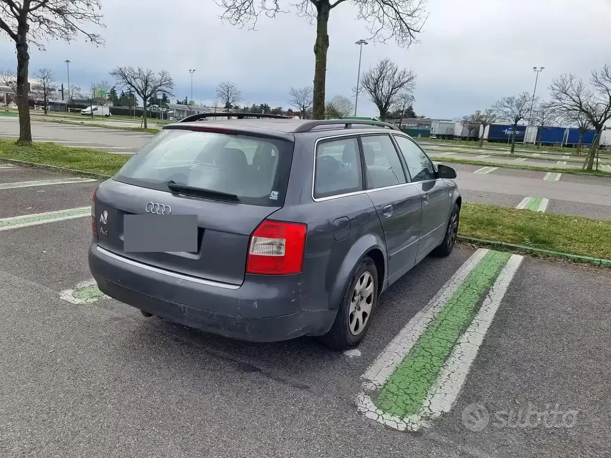 Usata Audi A4 130 CV (95 kW) 2004 Grigio Station wagon
