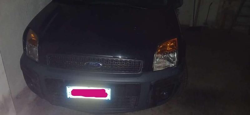 Nero Usata 2007 Ford Fusion Monovolume | 1300 € (Super prezzo) - Immagine 1/4