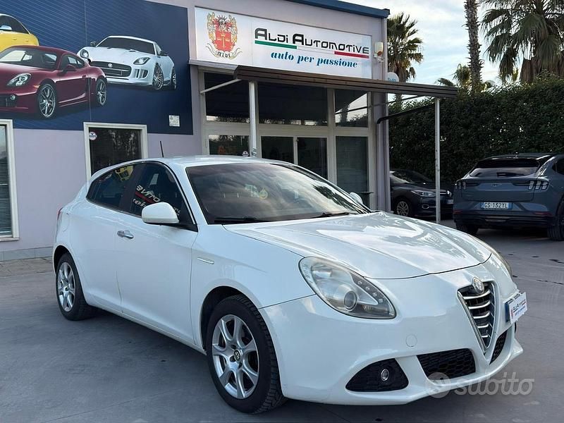 Usata Alfa Romeo Giulietta Distinctive 105 CV (77 kW) 2011 Bianco Utilitaria