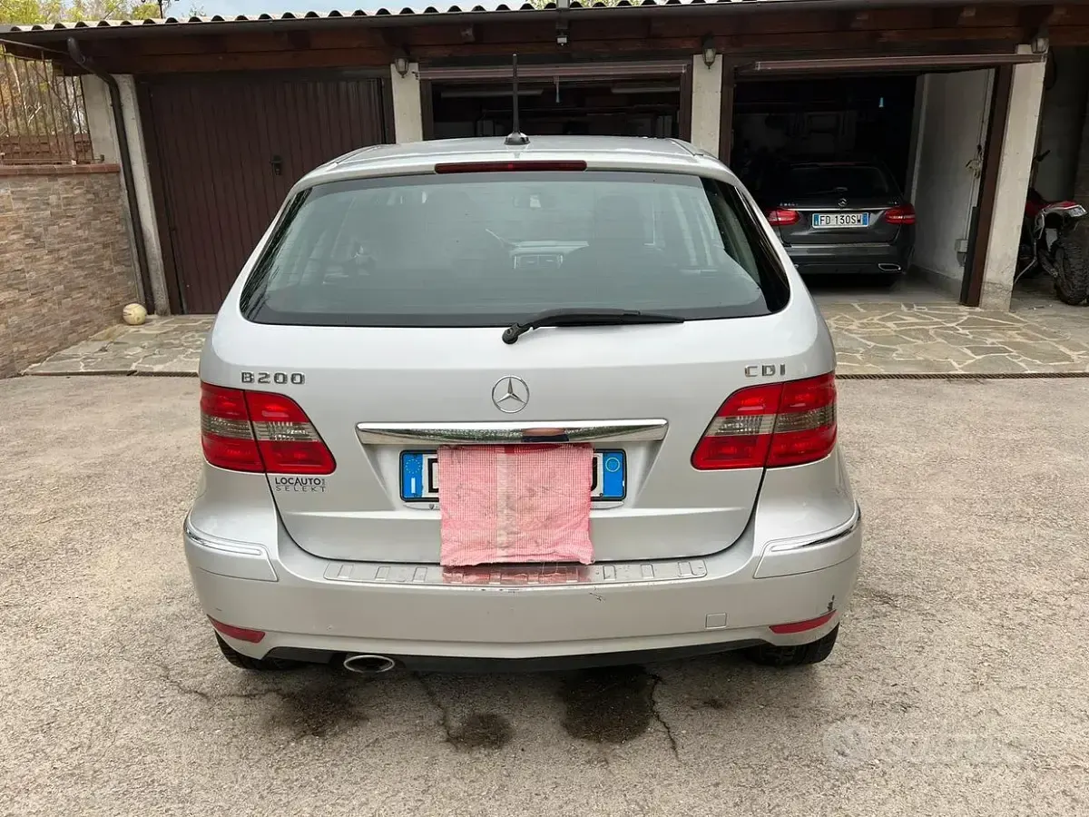 Usata Mercedes B200 140 CV (102 kW) 2009 Grigio Monovolume