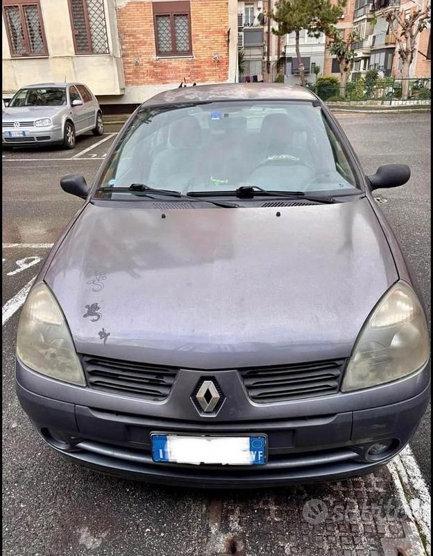 Usata Renault Clio II 68 CV (50 kW) 2006 Grigio Utilitaria
