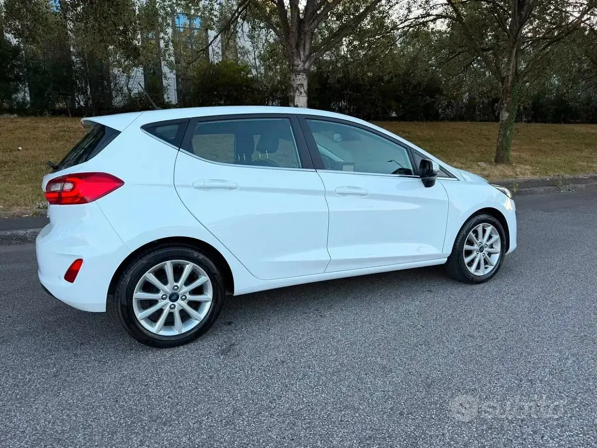 Usata Ford Fiesta Vignale 101 CV (74 kW) 2017 Bianco Utilitaria