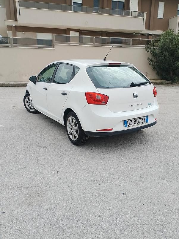 Usata Seat Ibiza 90 CV (66 kW) 2011 Bianco Berlina