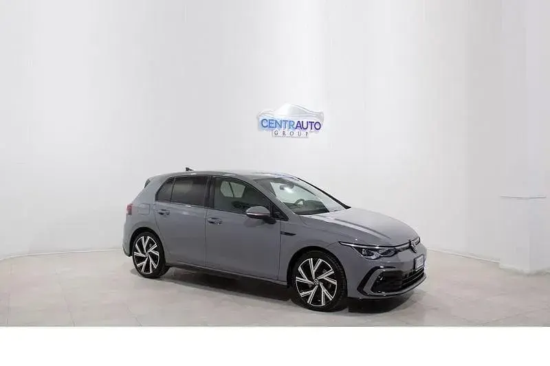 Usata VW Golf VIII R-line 150 CV (110 kW) 2022 Grigio Berlina